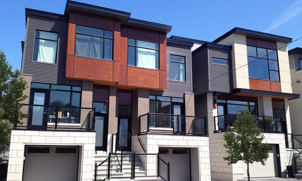 Semi-Detached Home Fairmont Semis of 3,400 ft2. in Little Italy