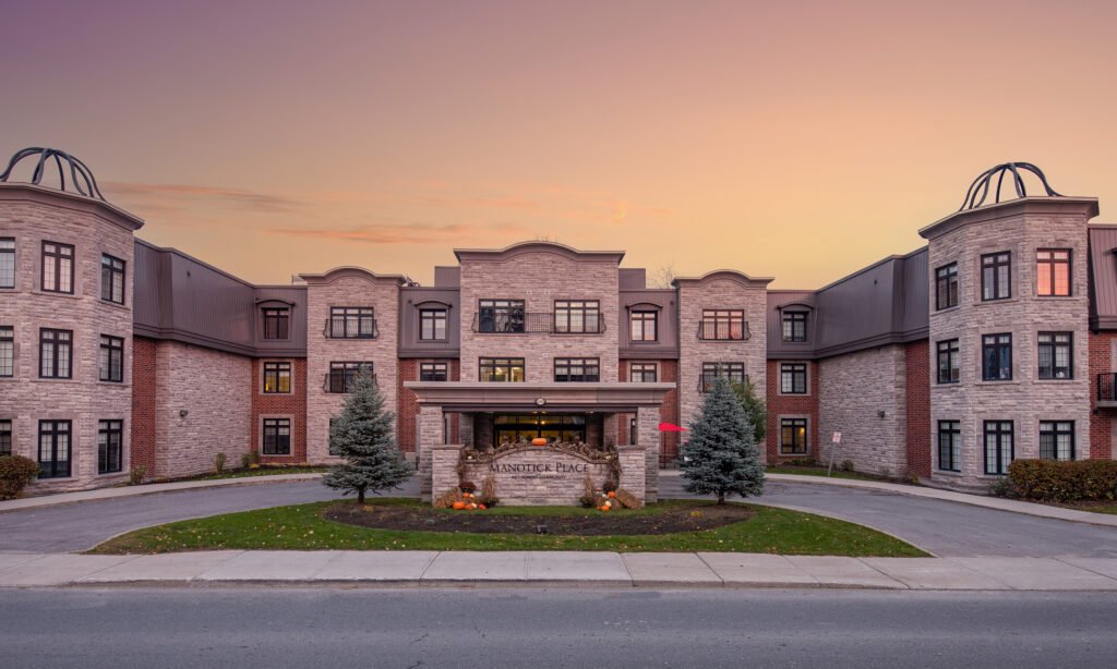 Manotick Place for Seniors of 115,900 ft2 at Bridge Street, Manotick, Ontario